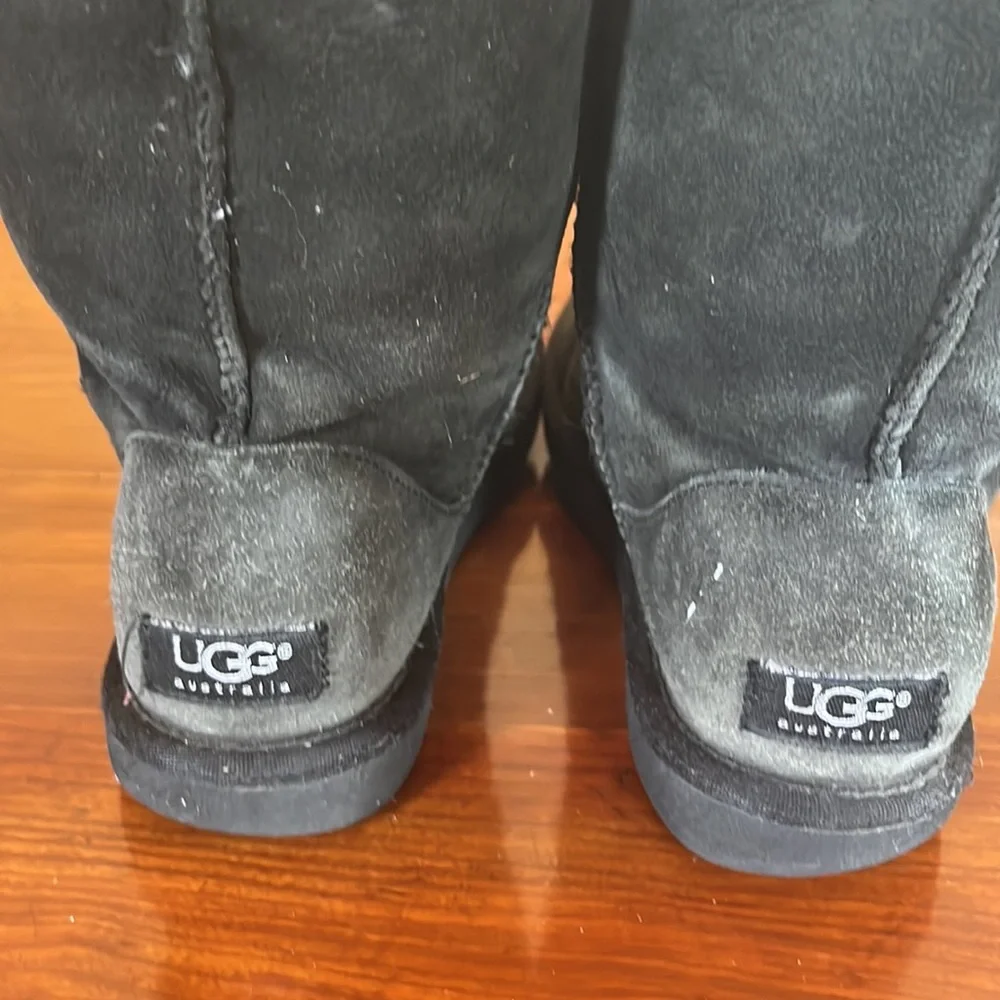 Classic Short Black UGGS